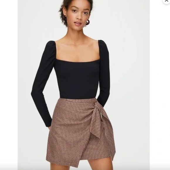 Aritzia tie front skirt size 2 😍 - Picture 1 of 7